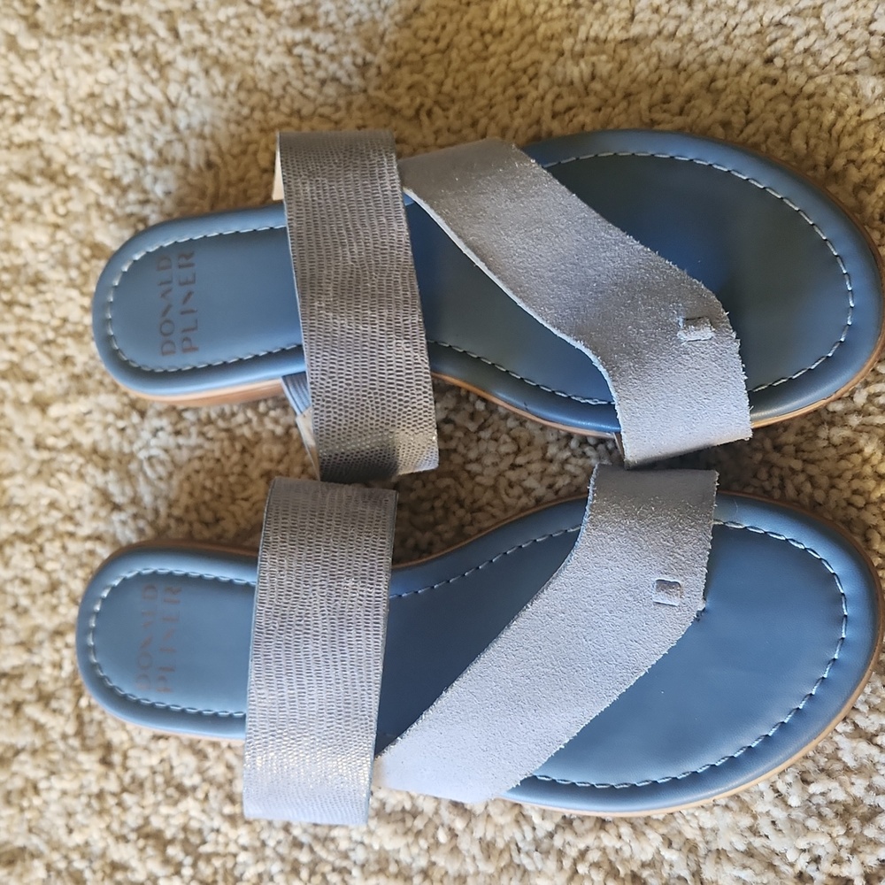 DONALD PLINER Comfort Flat Sandals light Blue 8 M